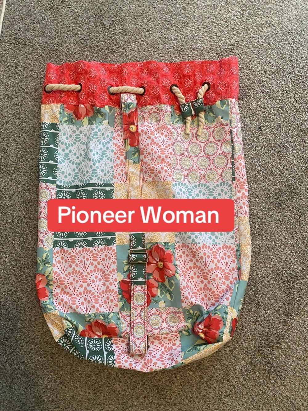 The Pioneer Woman Floral
Patchwork laundry bag in
multi floral patchwork print